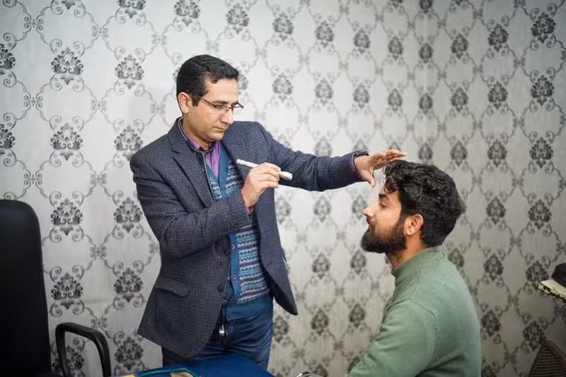 Doctor for Microsuction Compared with Ear Syringing - Where To Park For Surbiton: Private Microsuction Ear Wax Removal In Su...
